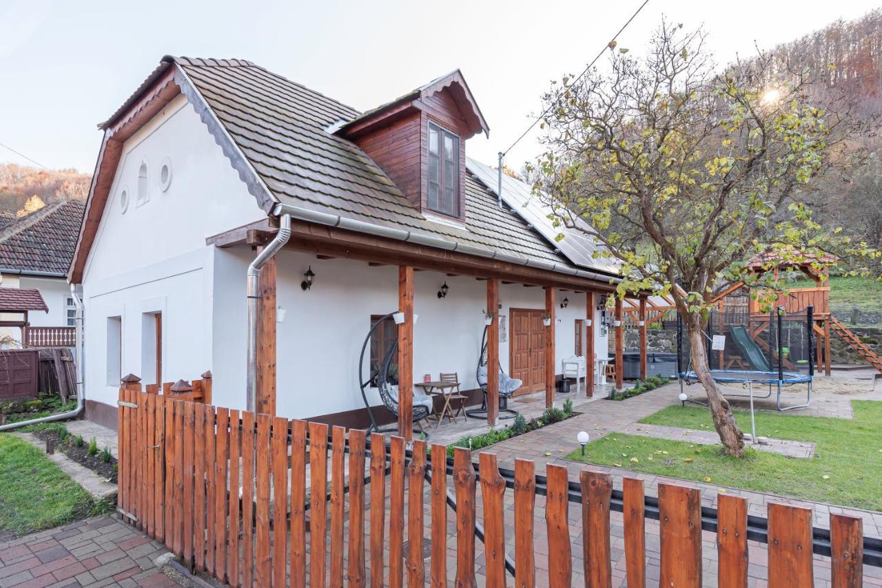 Hepehuta Haziko Lägenhet Háromhuta Exteriör bild
